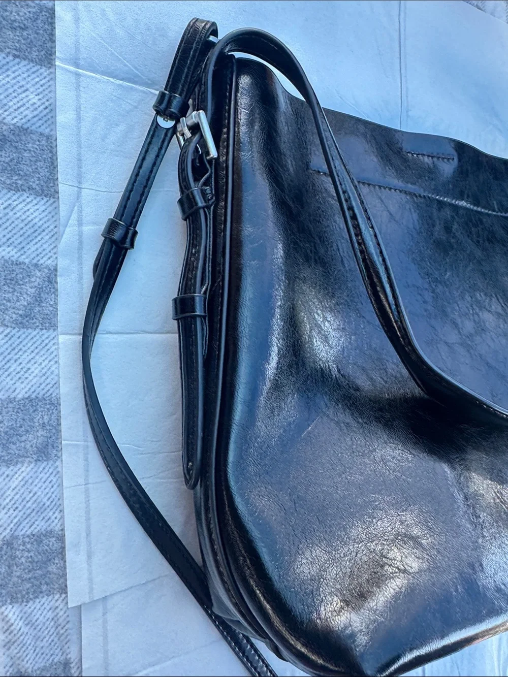 Zara Black Patent Shoulder Bag with Front Zip Pocket - Picture 4 of 9